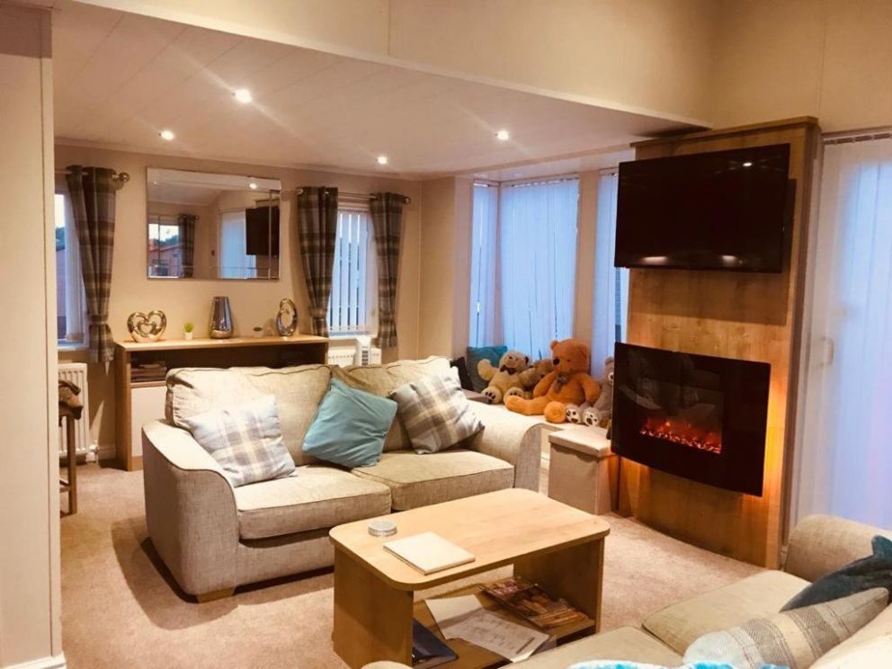 Bear Lodge at Tattershall Lakes, Lincolnshire - pet friendly, holiday lodge with roof terrace and hot tub. At Tattershall Lakes with restaurant, pool, spa and water sports