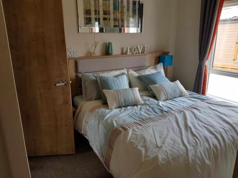 Bear Lodge at Tattershall Lakes, Lincolnshire - pet friendly, holiday lodge with roof terrace and hot tub. At Tattershall Lakes with restaurant, pool, spa and water sports