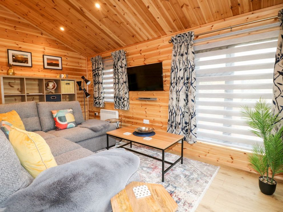 Brook House Farm, Derbyshire - Lodges and Cottages to rent with hot tubs