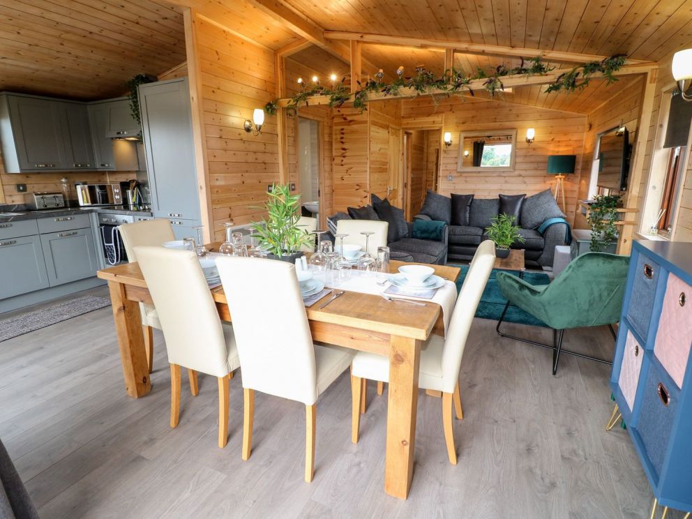 Brook House Farm, Derbyshire - Lodges and Cottages to rent with hot tubs