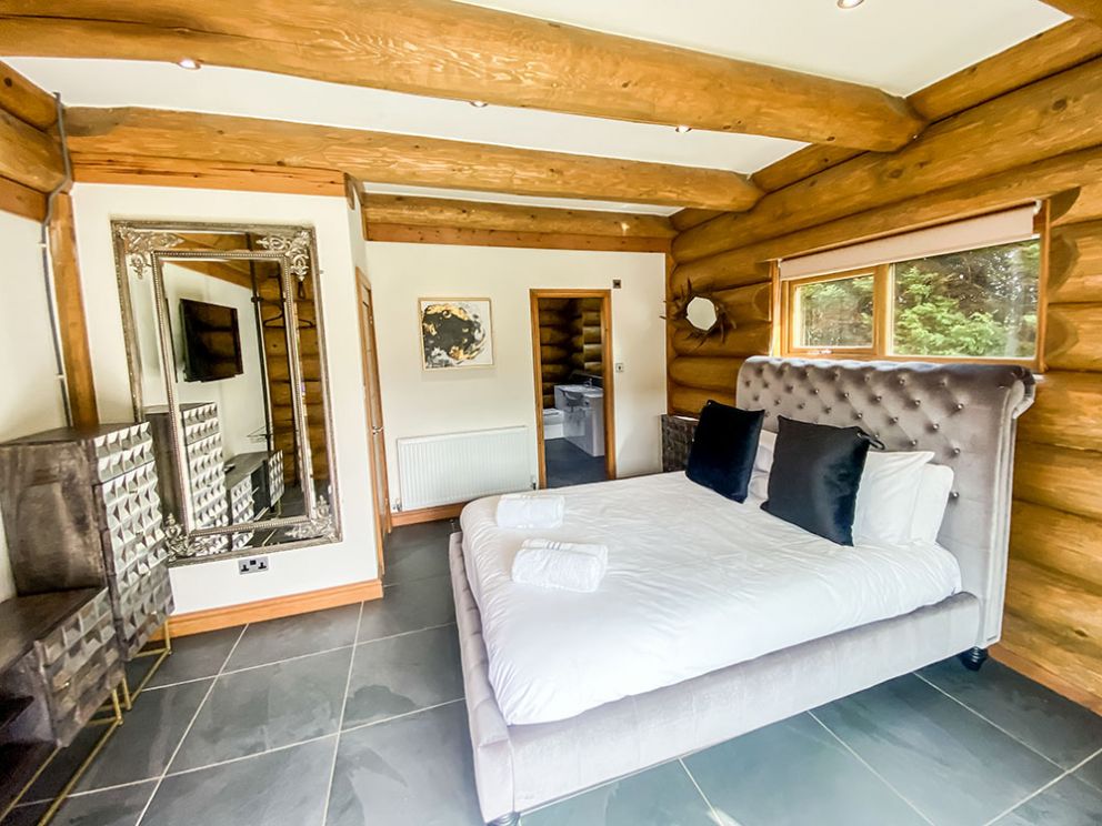 Cedar Woodland View Log Cabin at Ream Hills