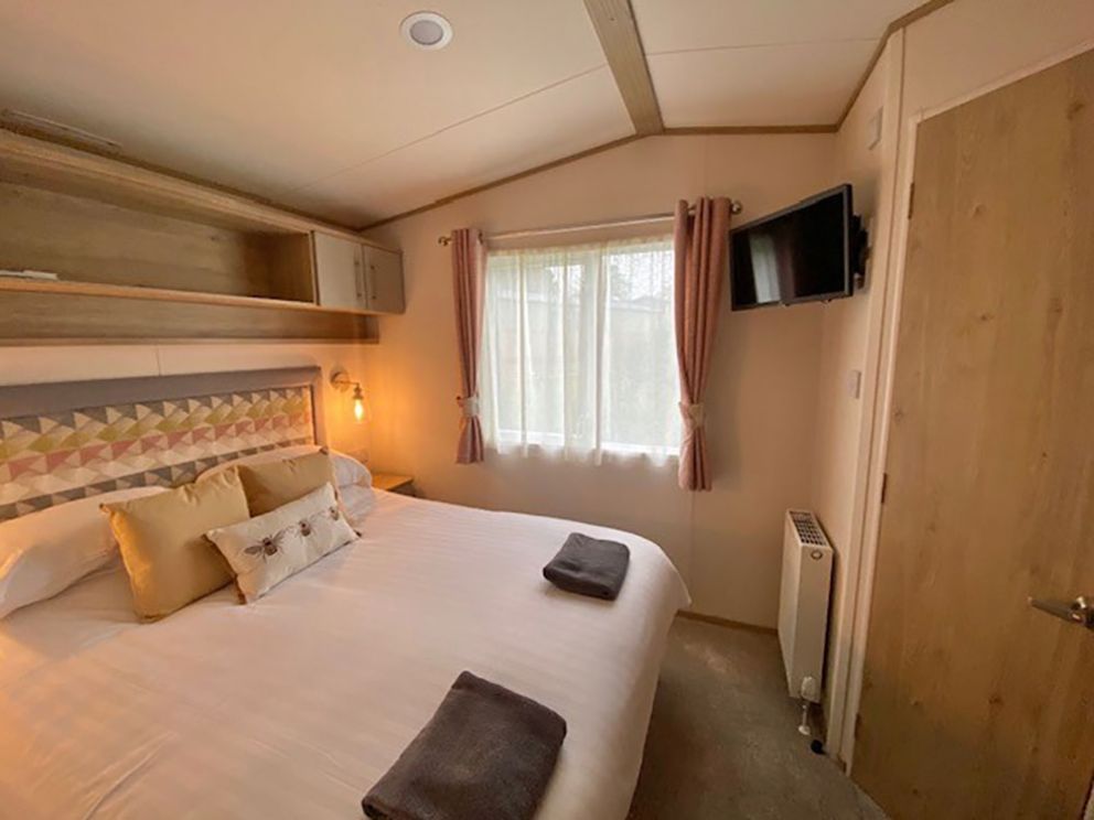 Clover Bank Master bedroom at Docker Holiday Park