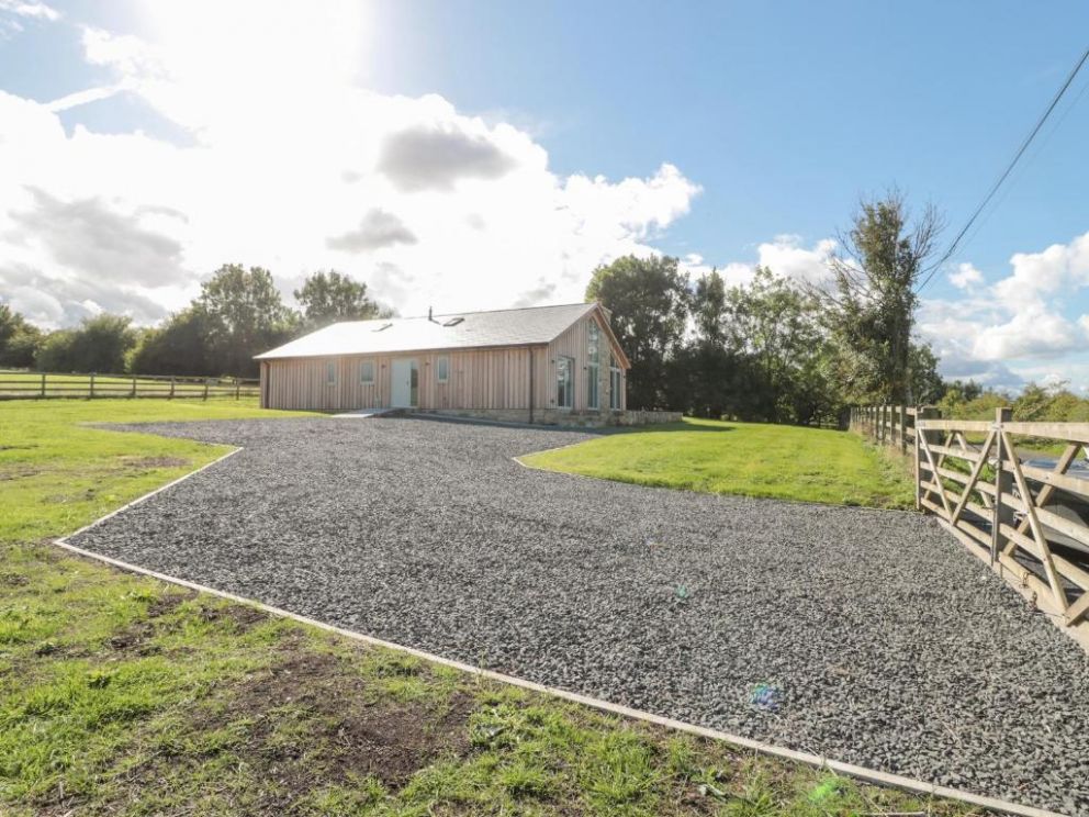 Clover Cottage, Bingfield, Northumberland - lodge for 8 guests with wood burning stove