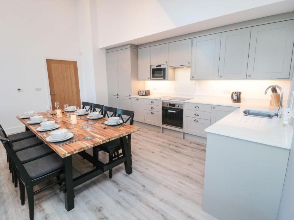 Clover Cottage, Bingfield, Northumberland - lodge sleeps 8 guests with wood burning stove