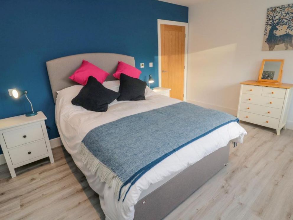 Clover Cottage, Bingfield, Northumberland - lodge sleeps 8 guests with wood burning stove