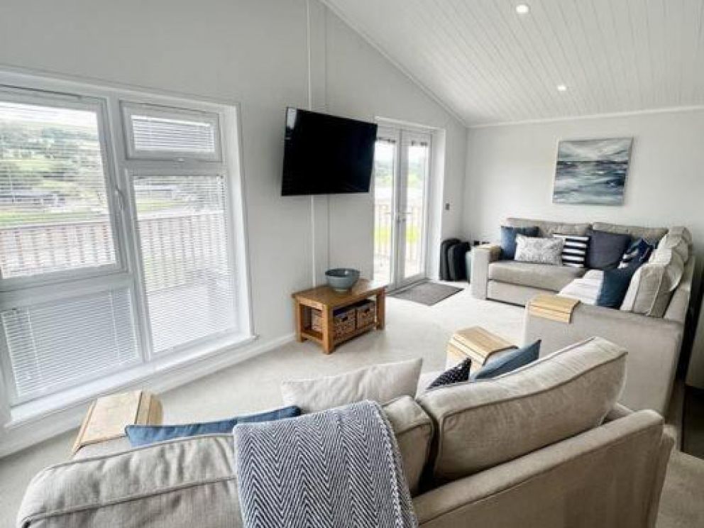 Diddly Squat Lodge with hot tub, Pendle View Holiday Park