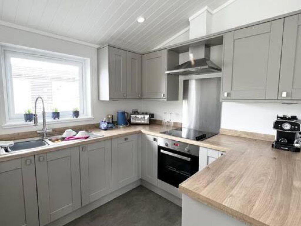 Diddly Squat Lodge with hot tub, Pendle View Holiday Park