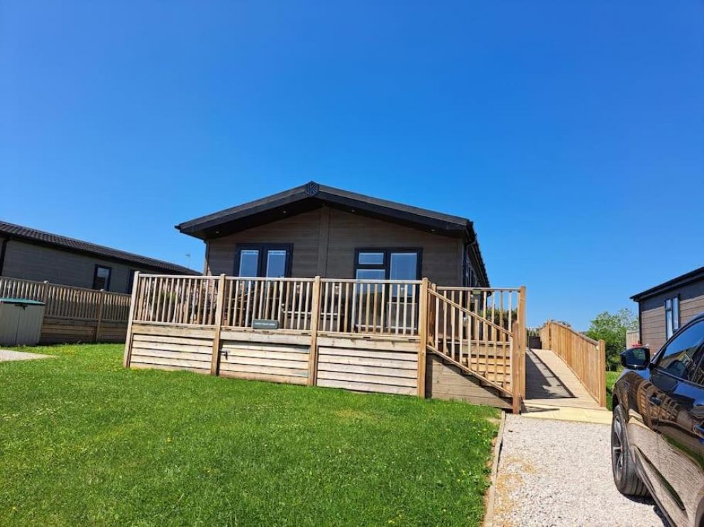 Diddly Squat Lodge with hot tub, Pendle View Holiday Park