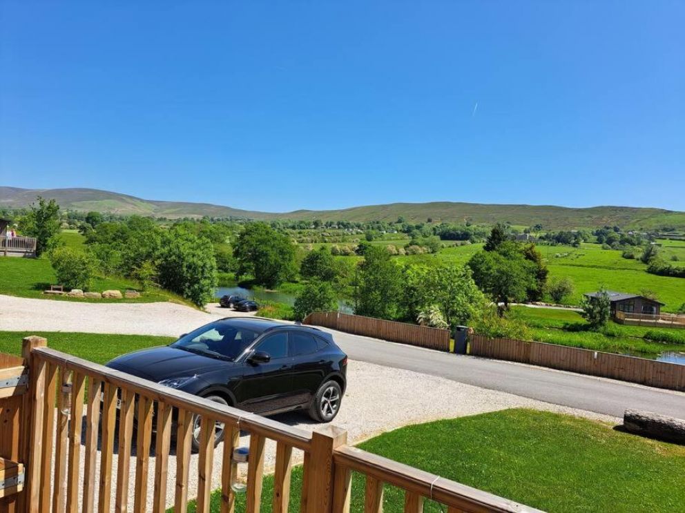 Diddly Squat Lodge with hot tub, Pendle View Holiday Park