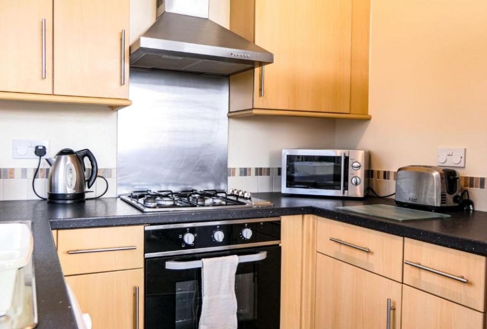 Dove Lodge Ashbourne Heights, Fenny Bentley, Ashbourne - for rent on holiday park with indoor swimming pool, shop and children's playground in Derbyshire