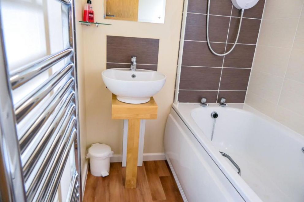 Dove Lodge Ashbourne Heights, Fenny Bentley, Ashbourne - for rent on holiday park with indoor swimming pool, shop and children's playground in Derbyshire