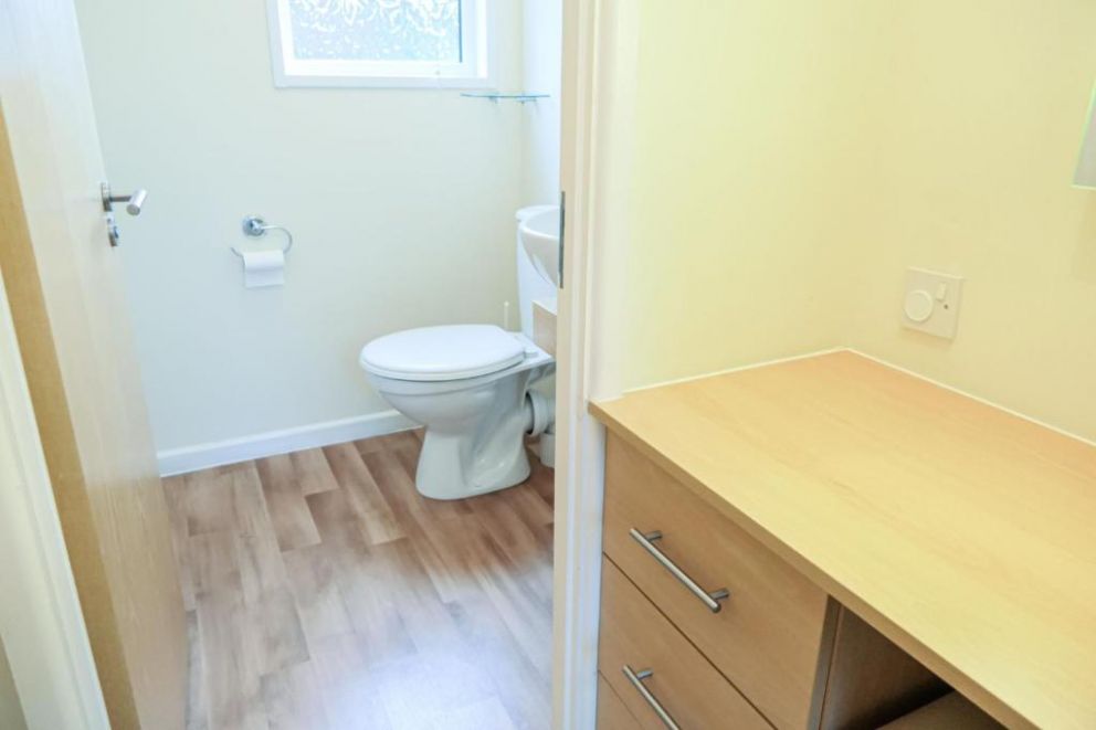 Dove Lodge Ashbourne Heights, Fenny Bentley, Ashbourne - for rent on holiday park with indoor swimming pool, shop and children's playground in Derbyshire