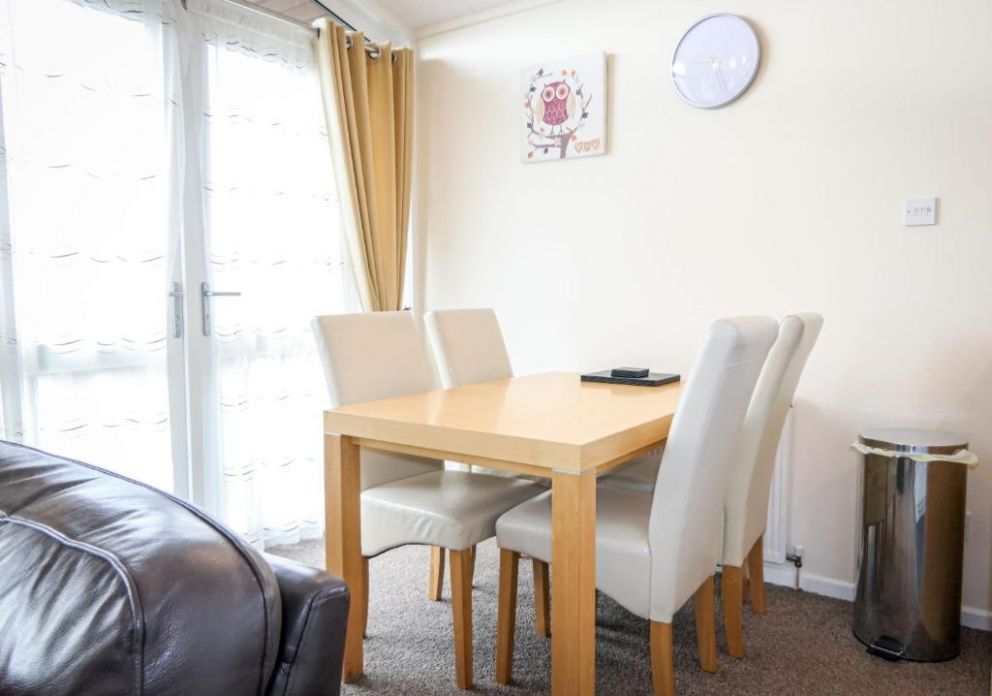 Dove Lodge Ashbourne Heights, Fenny Bentley, Ashbourne - for rent on holiday park with indoor swimming pool, shop and children's playground in Derbyshire