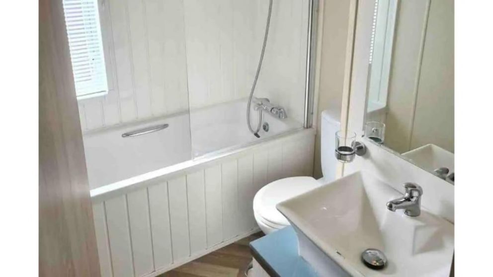 Fable Lodge at Tattershall Lakes, Lincolnshire - holiday lodge, with hot tub. Park facilities include, fishing lakes, water sports, restaurant, spa, indoor pool