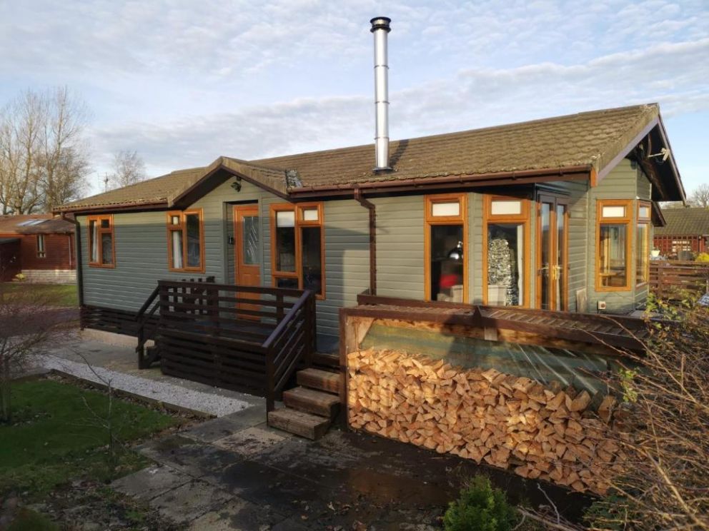 Fell Side Lodge at Bowland Fell Holiday Park in Skpton, North Yorkshire - 3 bedroom holiday lodge with WiFi and wood burning stove.  Park facilities - indoor swimming pool, bar and restaurant