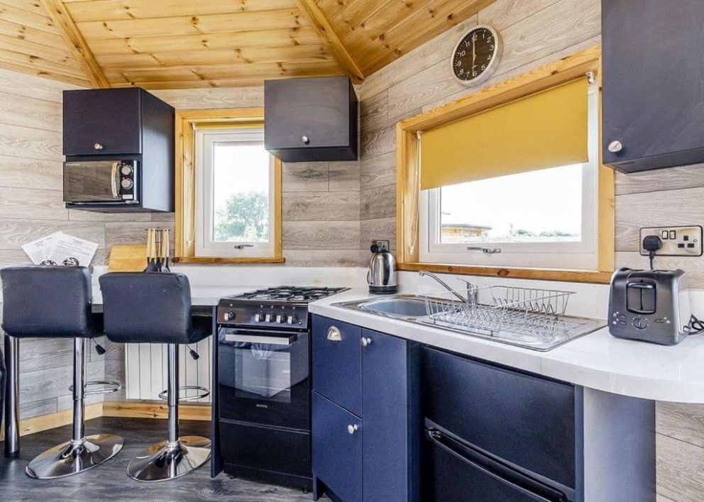 Green Meadows park romantic breaks near Hull with hot tub