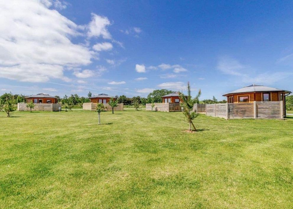 Green Meadows park romantic breaks near Hull with hot tub
