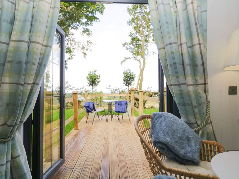 High Rigg Shepherd's Sunset, Cumbria - for rent with hot tub and wood burning stove