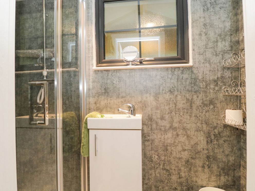 High Rigg Shepherd's Sunset, Cumbria - for rent with hot tub and wood burning stove