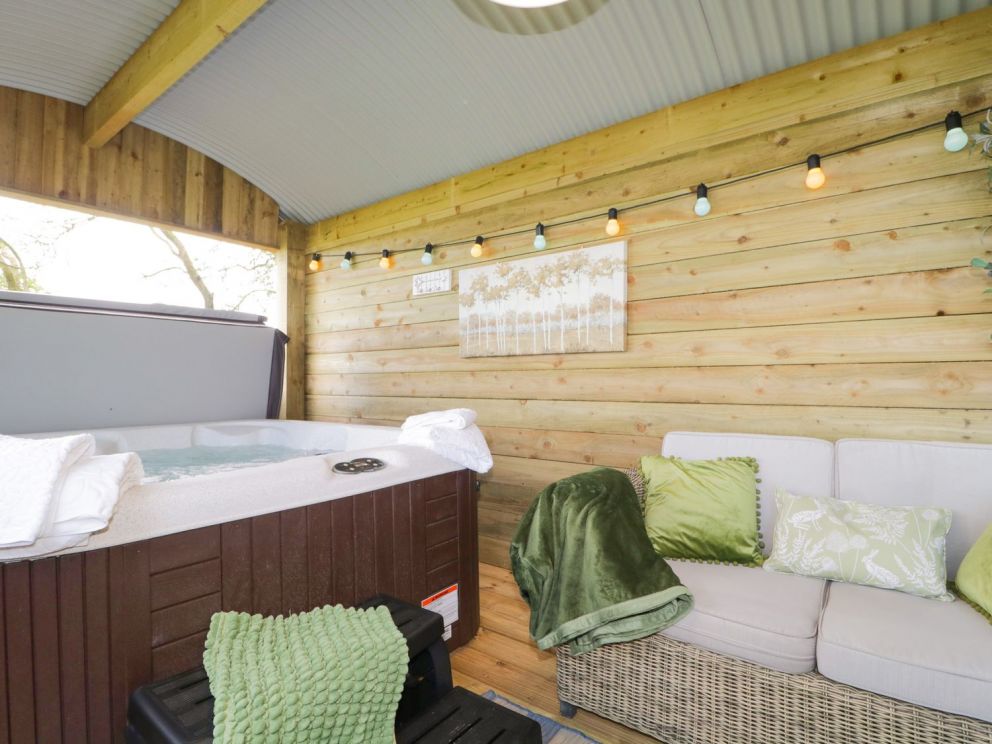 High Rigg Shepherd's Sunset, Cumbria - for rent with hot tub and wood burning stove