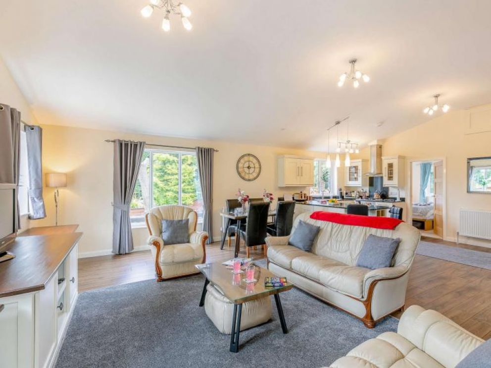 Hillview Hot Tub Lodge, Malton, North Yorkshire - wheelchair accessible & pet friendly lodge for rent with hot tub