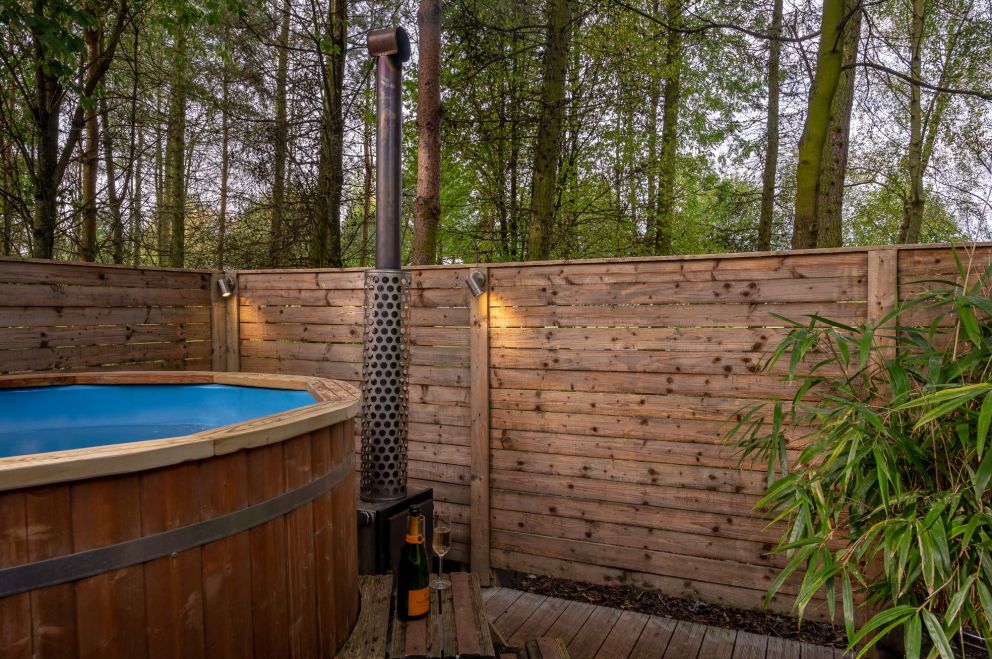 Jules Lodge with hot tub at Brompton Lakes in North Yorkshire