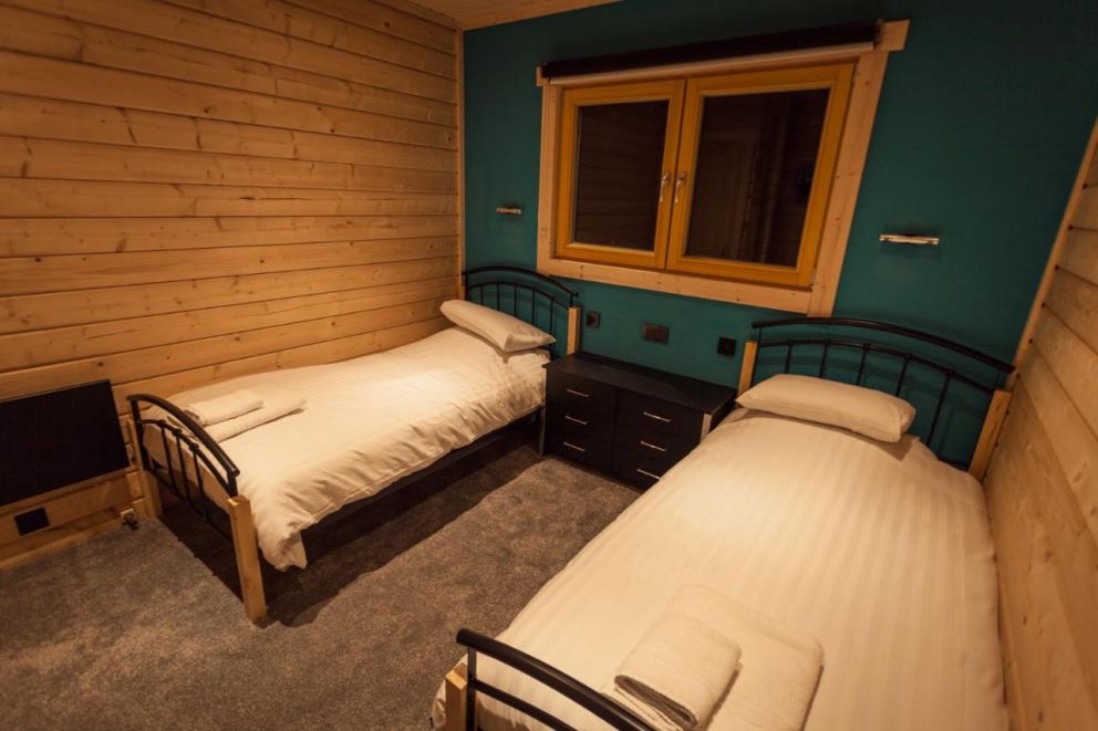 iLodge Ultra, Kenwick Park - for up to 15 guests to rent, with games room, sauna, wood burner, onsite facilities swimming pool, golf, tennis, spa