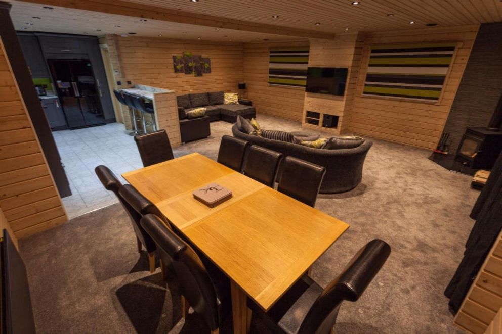 iLodge Ultra, Kenwick Park - for up to 15 guests to rent, with games room, sauna, wood burner, onsite facilities swimming pool, golf, tennis, spa