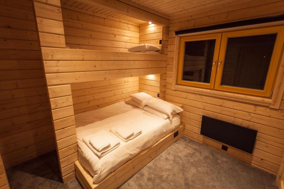 iLodge Ultra, Kenwick Park - for up to 15 guests to rent, with games room, sauna, wood burner, onsite facilities swimming pool, golf, tennis, spa