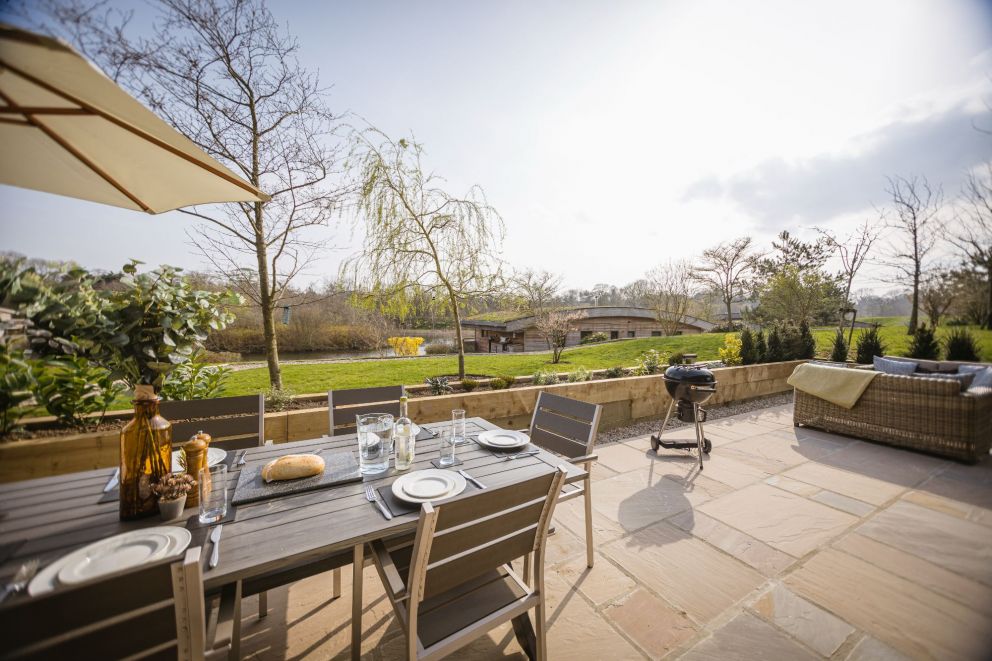 Jules Lodge with hot tub at Brompton Lakes in North Yorkshire