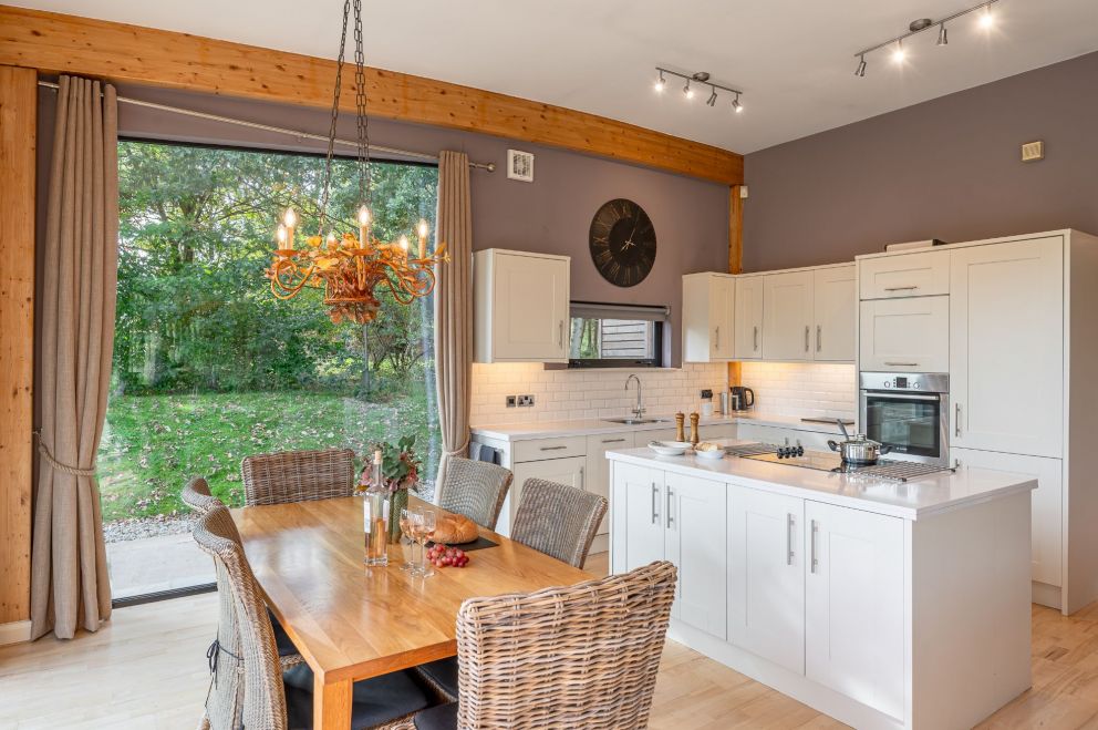 Jules Lodge with hot tub at Brompton Lakes in North Yorkshire