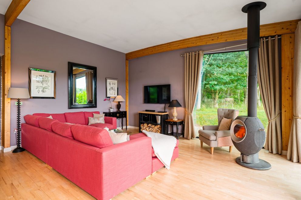 Jules Lodge with hot tub at Brompton Lakes in North Yorkshire