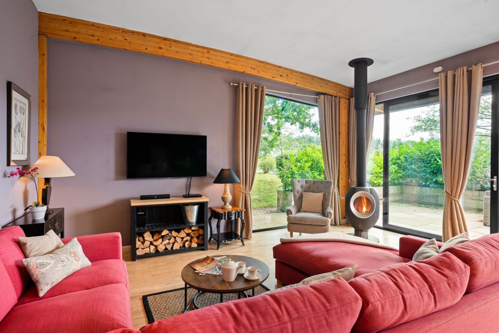 Jules Lodge with hot tub at Brompton Lakes in North Yorkshire