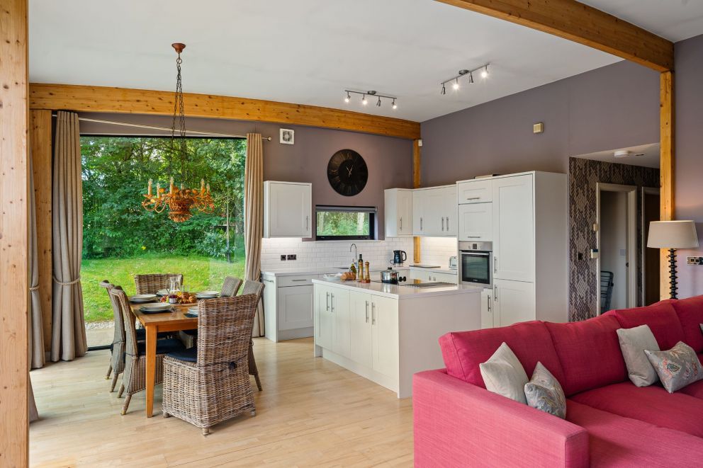 Jules Lodge with hot tub at Brompton Lakes in North Yorkshire