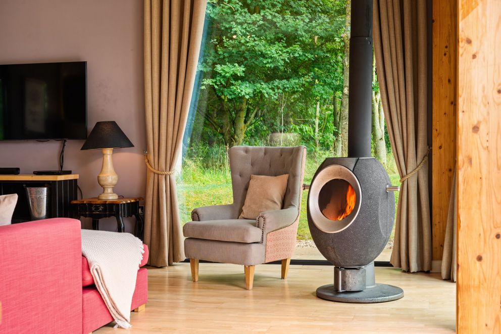 Jules Lodge with hot tub at Brompton Lakes in North Yorkshire