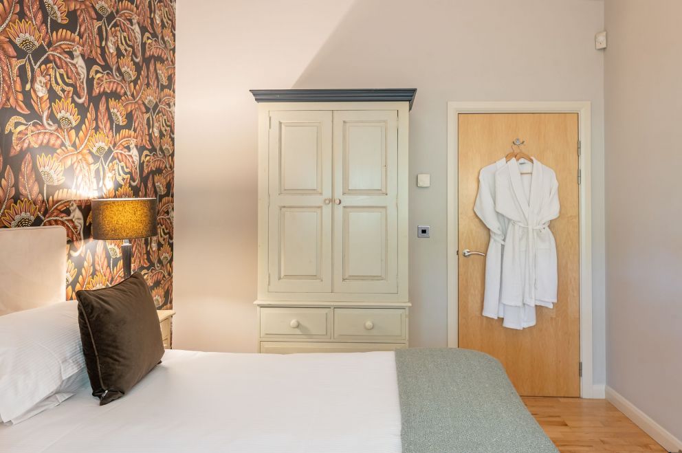 Jules Lodge with hot tub at Brompton Lakes in North Yorkshire