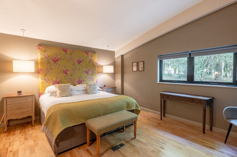 Jules Lodge with hot tub at Brompton Lakes in North Yorkshire