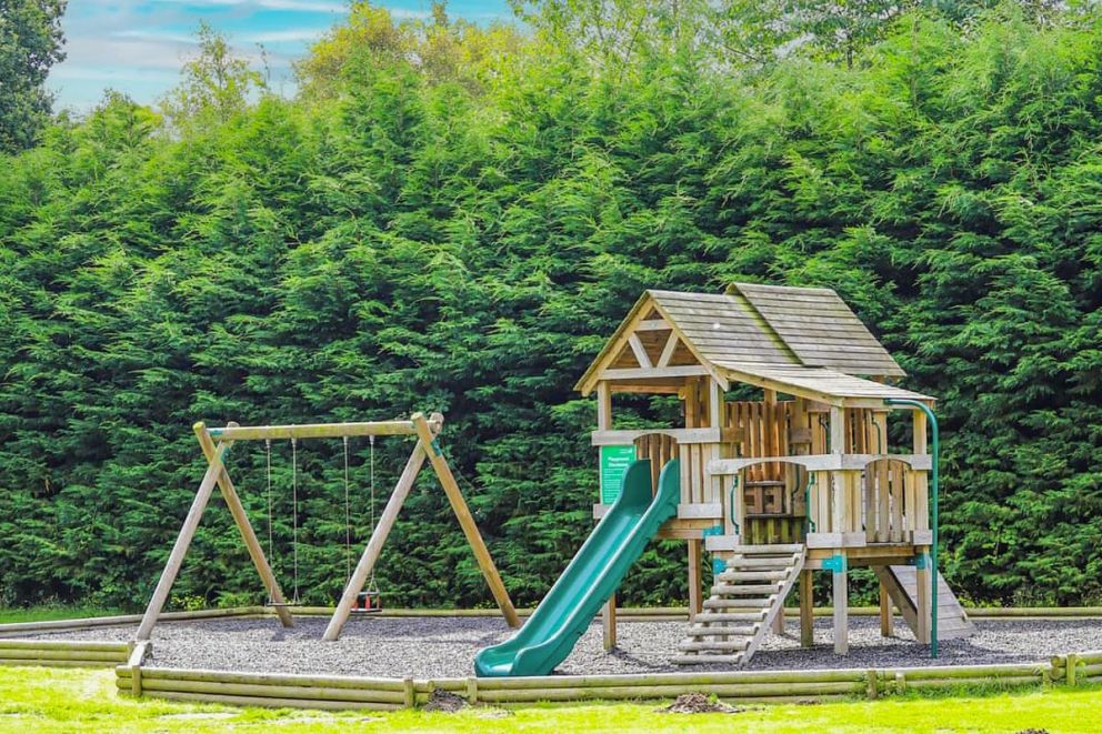 Paradise Lakeside Lodges