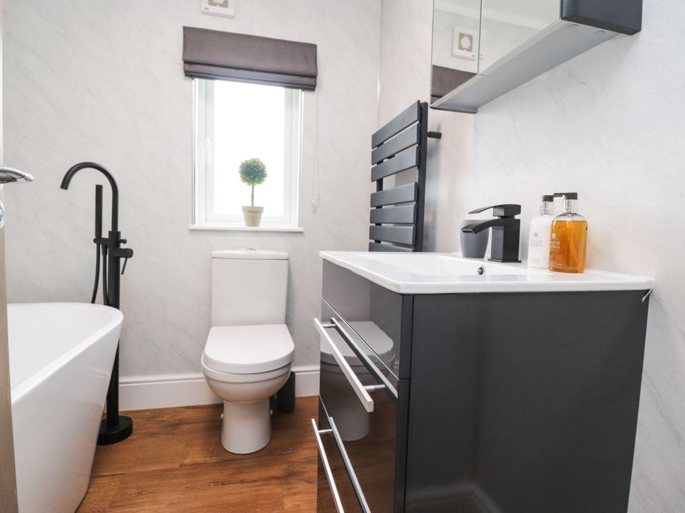 Retreat By the Bowers, Cumbria - for rent with hot tub