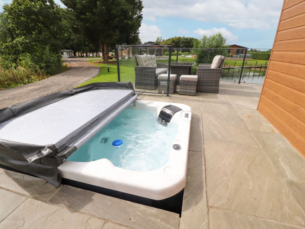 Retreat By the Bowers, Cumbria - for rent with hot tub