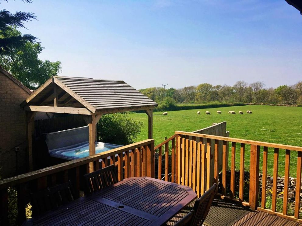 Rockland Lodges in Pickering - for rent pet friendly with hot tub