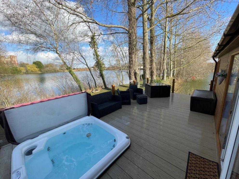 Rudd lake Luxury Lakeside Lodge at Tattershall Lakes, Lincolnshire - pet friendly, holiday lodge, lakeside with hot tub and fishing