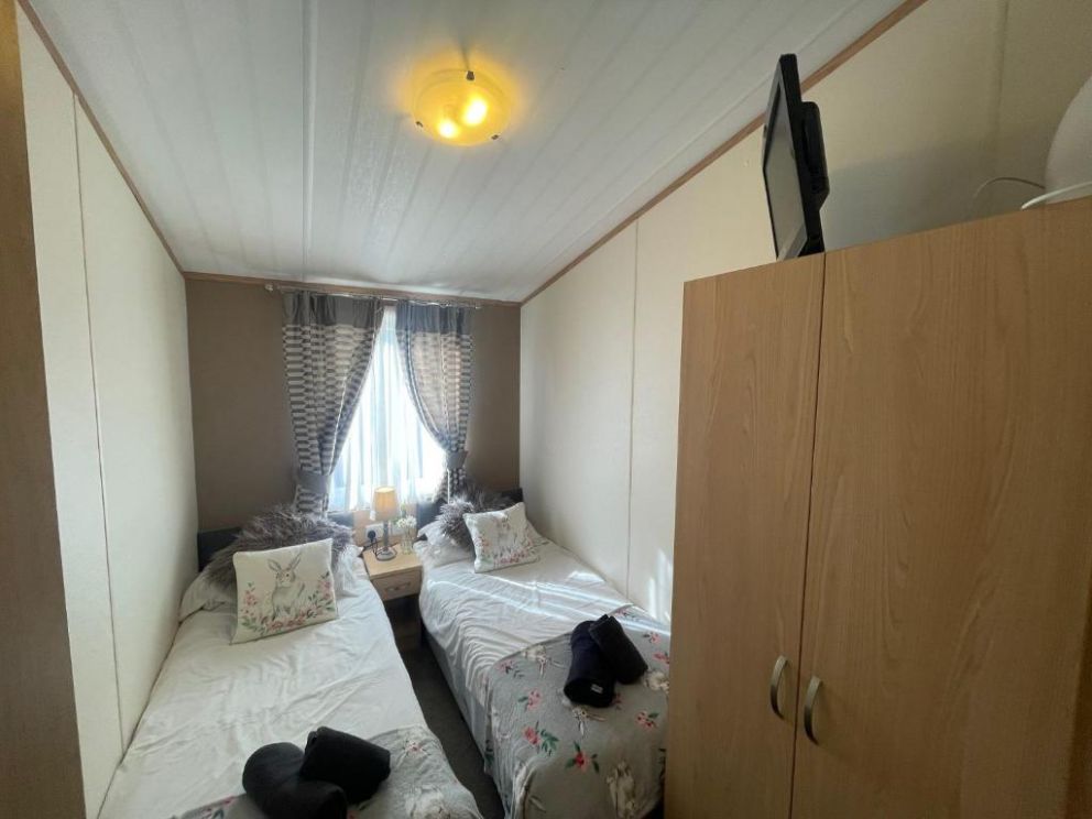 Rudd lake Luxury Lakeside Lodge at Tattershall Lakes, Lincolnshire - pet friendly, holiday lodge, lakeside with hot tub and fishing