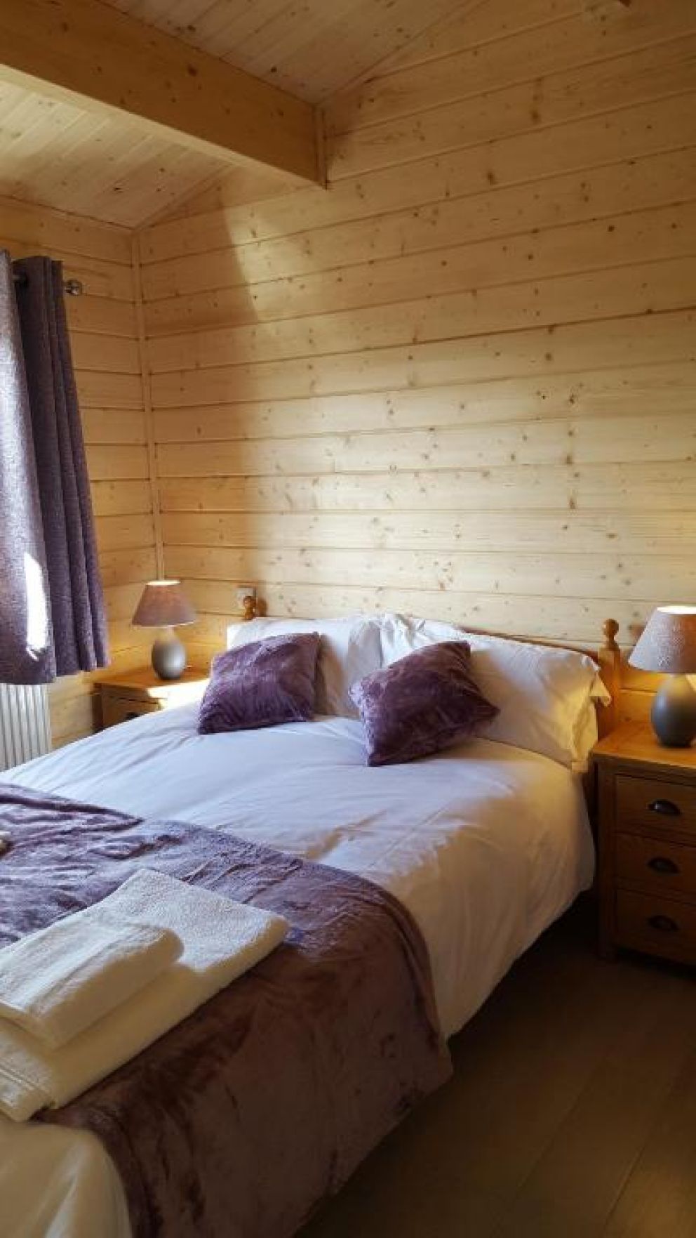 Ruth's Retreat, Shrewsbury, Shropshire - wheelchair accessible lodge for rent with hot tub