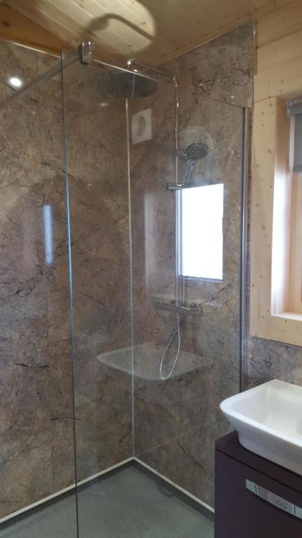 Ruth's Retreat, Shrewsbury, Shropshire - wheelchair accessible lodge for rent with hot tub