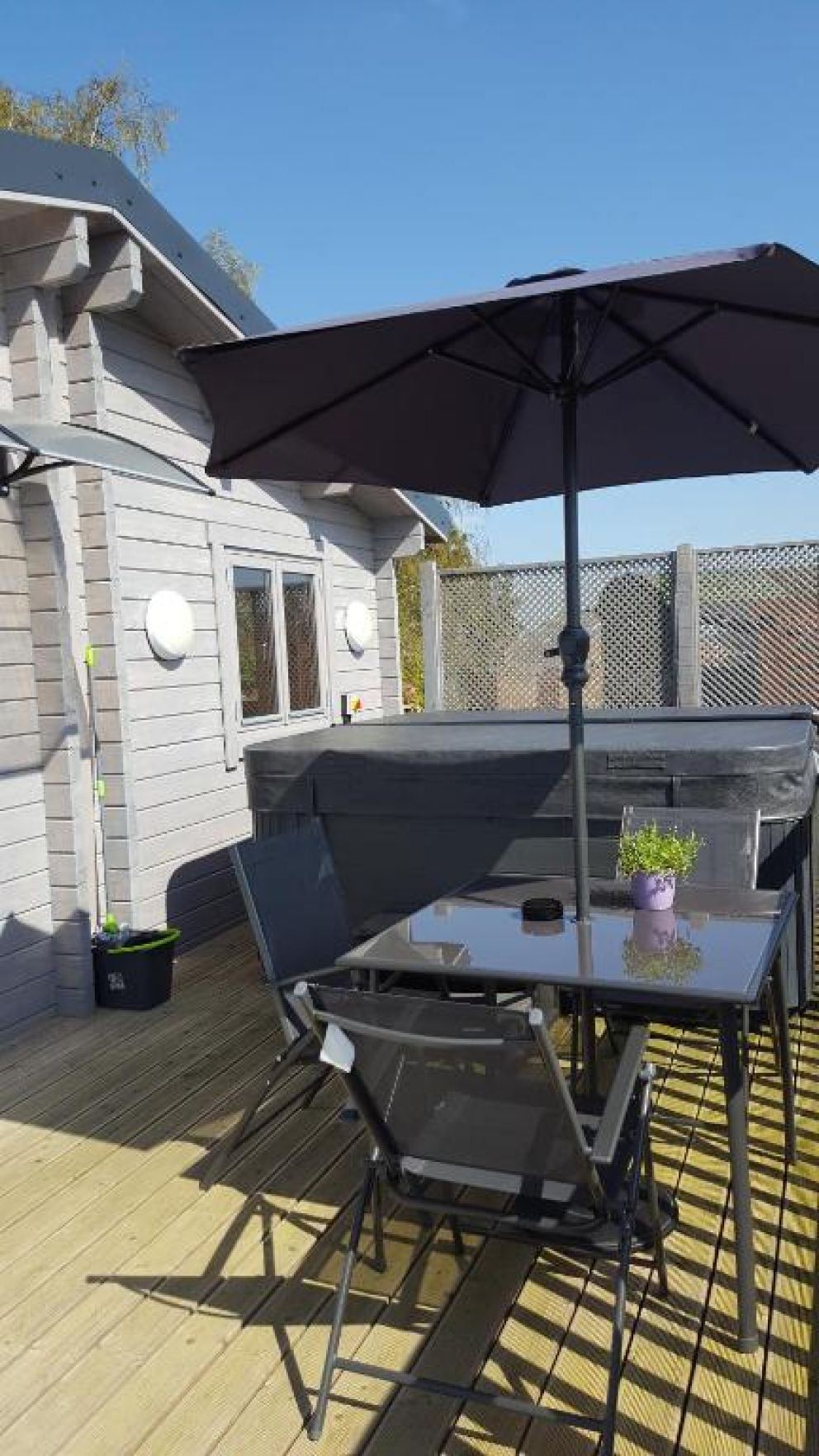 Ruth's Retreat, Shrewsbury, Shropshire - wheelchair accessible lodge for rent with hot tub