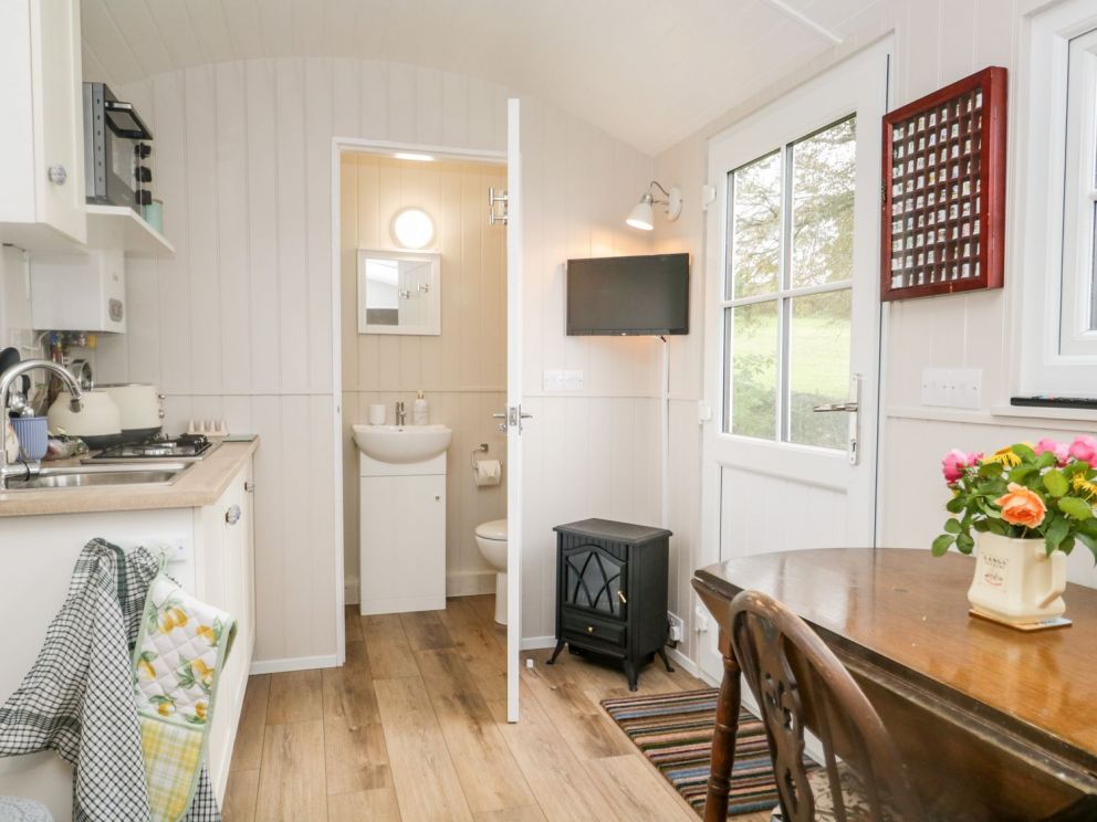 Seashore Shepherds Hut, Cumbria - to rent only 30 yards from secluded beach