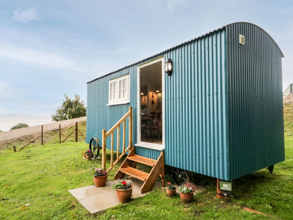 Seashore Shepherds Hut, Cumbria - to rent only 30 yards from secluded beach