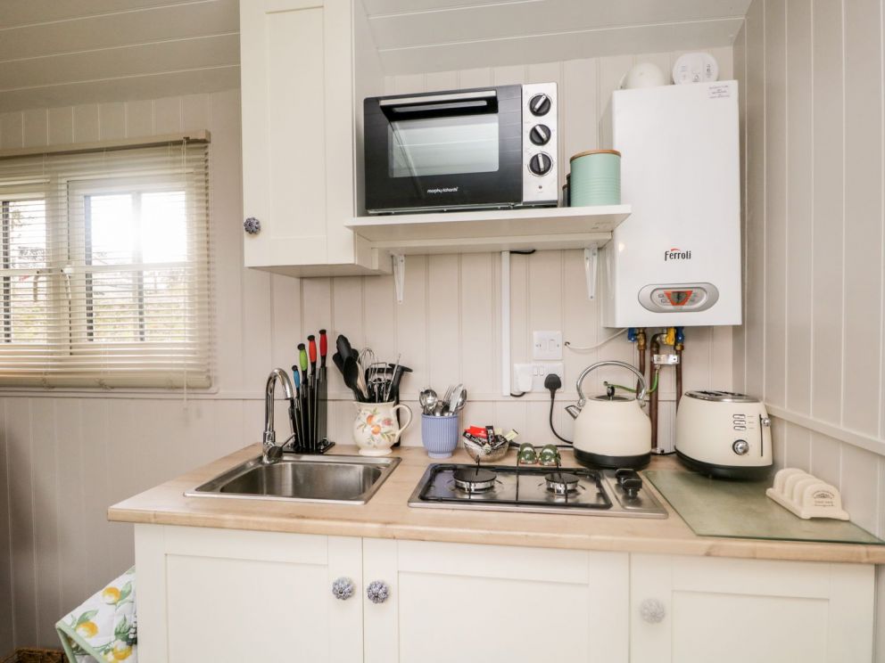 Seashore Shepherds Hut, Cumbria - to rent only 30 yards from secluded beach