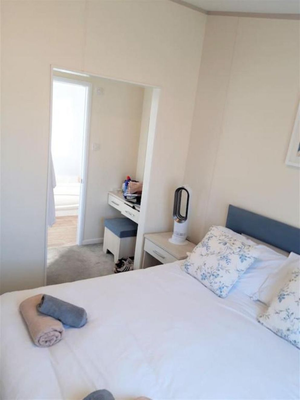 Tattershall Lakeside Lodge Indulgent wheelchair accessible 8 berth for rent with Hot Tub